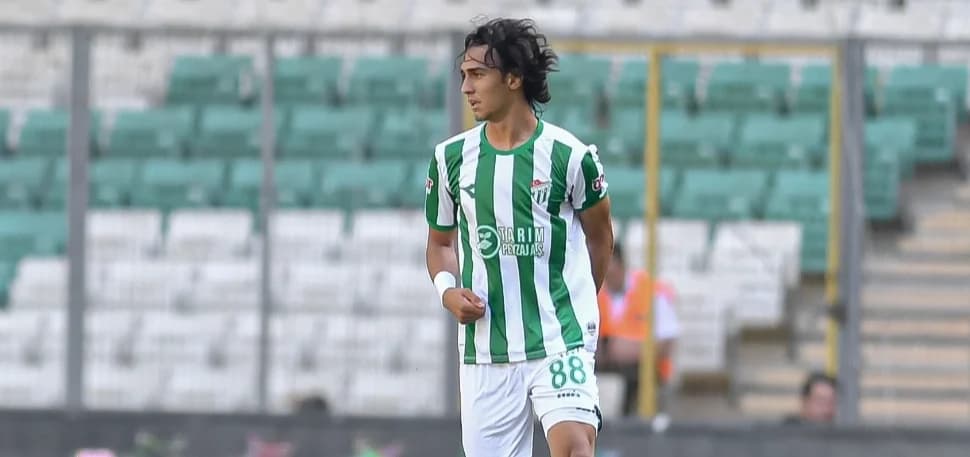 Konyaspor Yeni Abdülkerim'ini Arıyor! Süper Lig Ekipleri de Genç Stoperin Peşinde