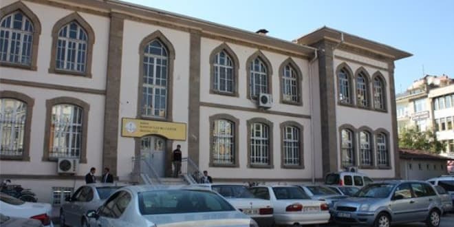 Konya’da Açığa Alınan Öğretmen Bakan Tekin’den Özür Diledi