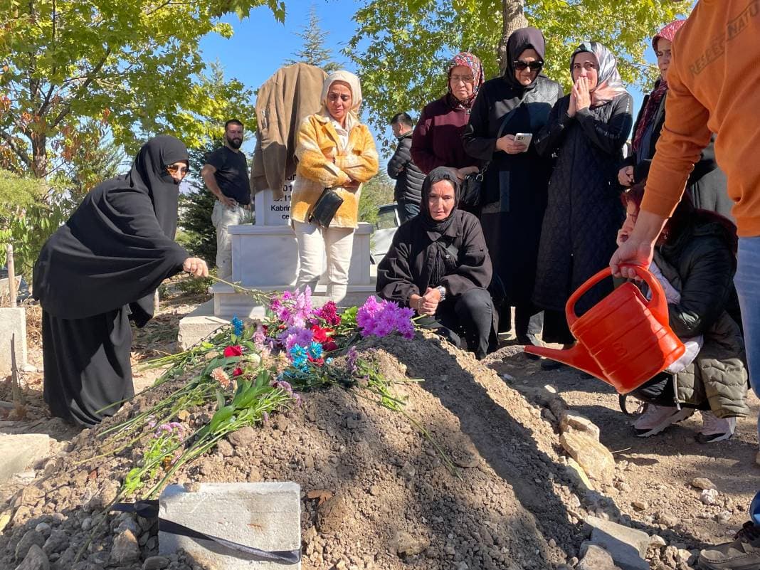 Öğretmen Ebru Küçüktaşdemir’e Konya’da Gözyaşlarıyla Veda
