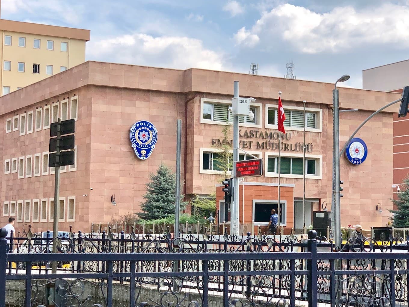 Hamile Eşini Öldürüp 10 Gün Aynı Evde Yaşadı!