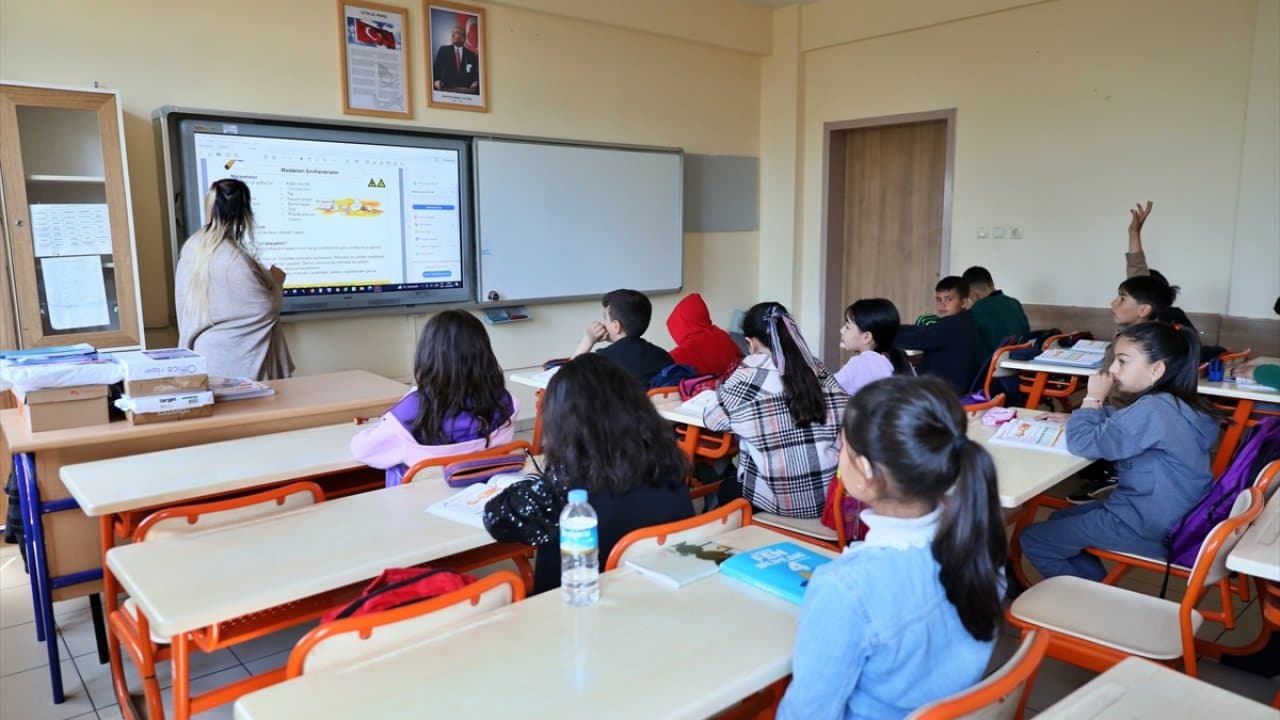MEB’den Devamsızlık Alarmı! Okula Gitmeyen Öğrenciler İçin Acil Plan