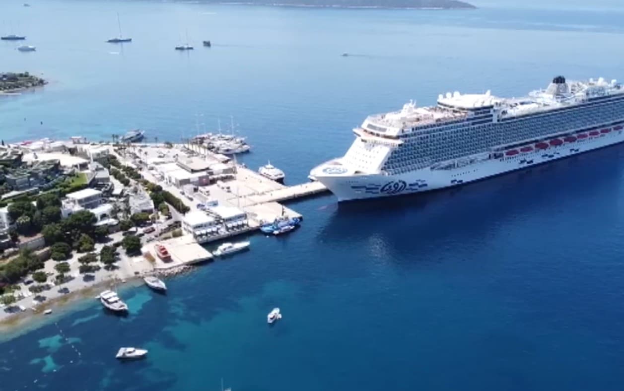 Bodrum’a Denizden Turist Akını! Dev Gemi 1646 Ziyaretçi Getirdi
