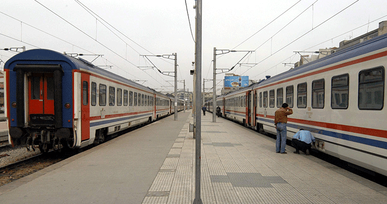 İzmir’de TCDD Krizi: Trenler Gecikiyor, Yolcular Mağdur!
