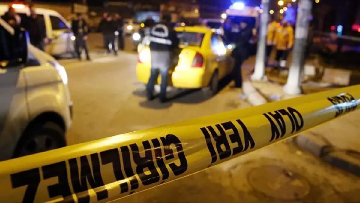 Konya'da Kafede Garson Kıza Sarkıntılık Kavgası: 1 Kişi Bıçaklandı