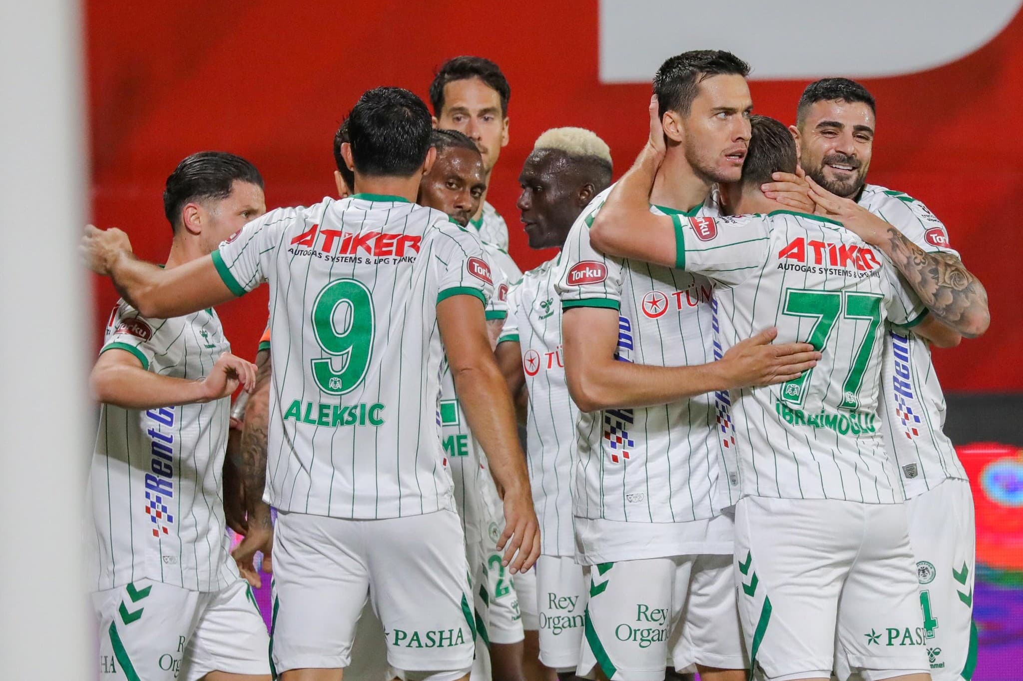 Konyaspor Sezona Müthiş Başladı Liderlik Koltuğuna Oturdu