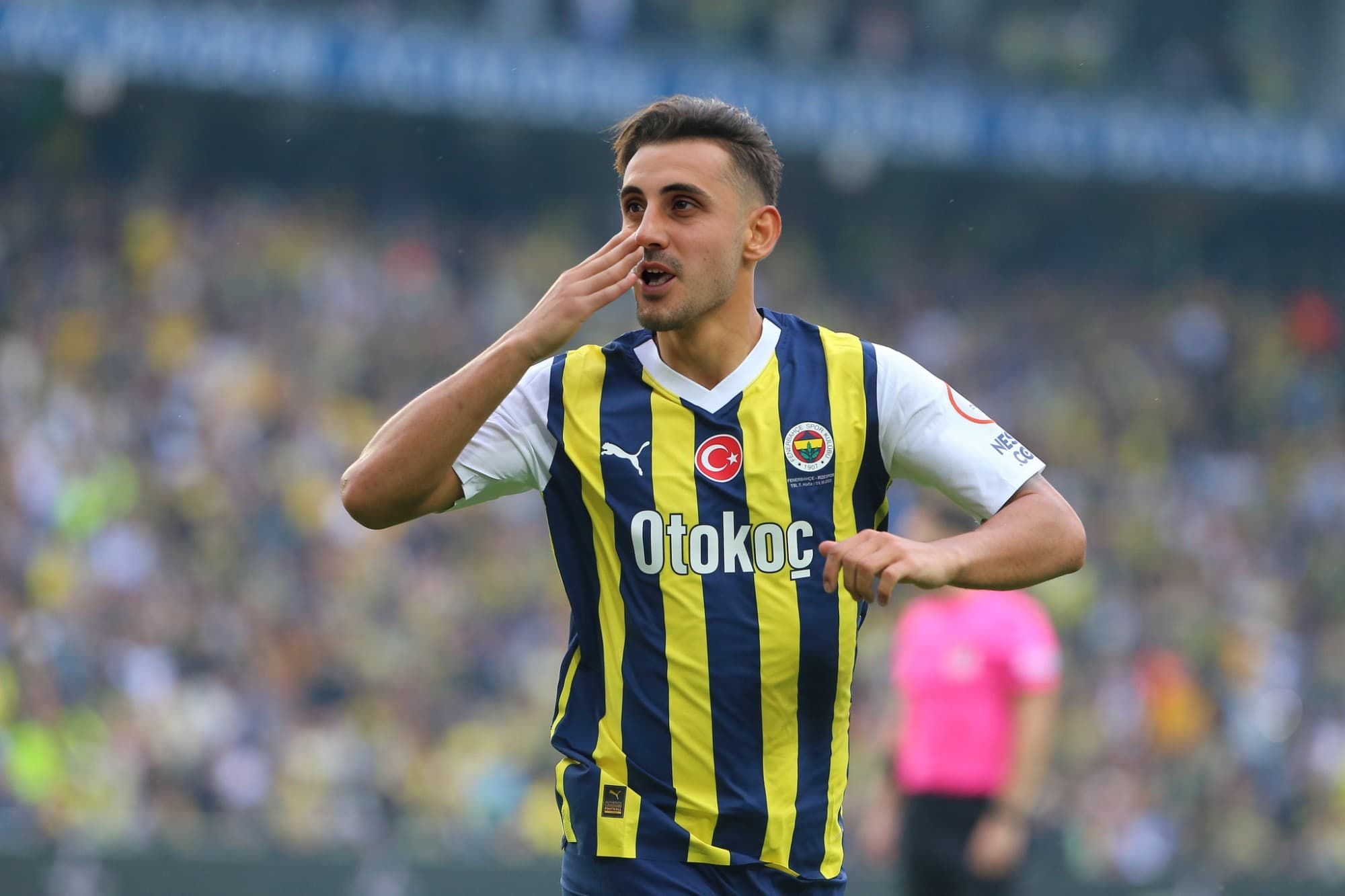 Fenerbahçe, Kerem Aktürkoğlu Transferini Bitirdi: 25 Milyon Euro'luk Anlaşma!