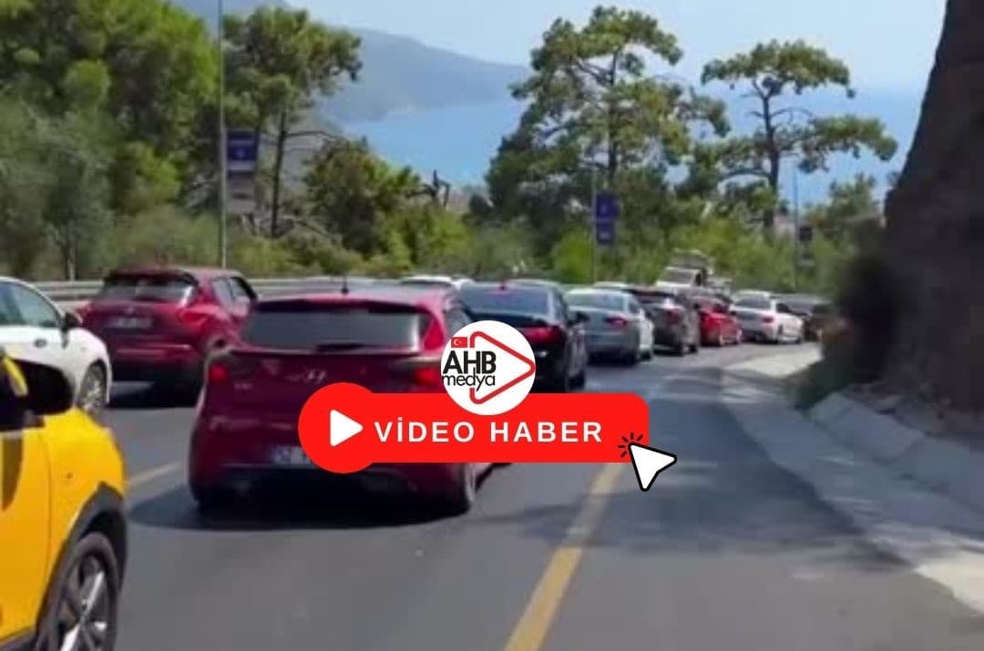 Fethiye Ölüdeniz Yolu Trafikle Felç Oldu: Plaja Gitmek 2 Saat Sürüyor!