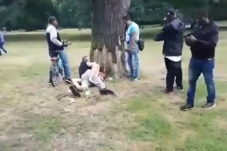 Parkta Cinsel İlişki Skandalına Halk Müdahalesi! Polis Çifte İşlem Yaptı
