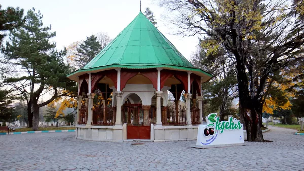 Akşehir'deki Gizemli Türbe Neden Bu Kadar Ziyaretçi Çekiyor?