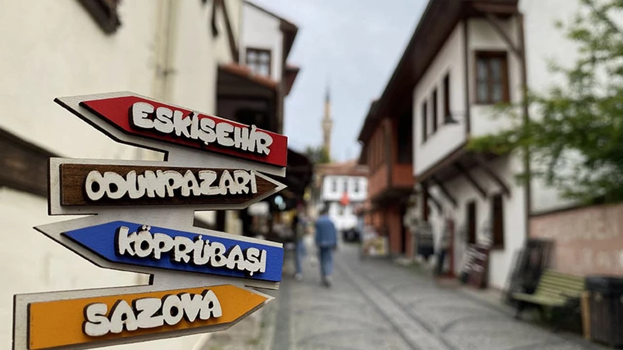 Eskişehir'in Kalbinde Sonbahar Rotası: Tarihi Odunpazarı'nı Keşfedin