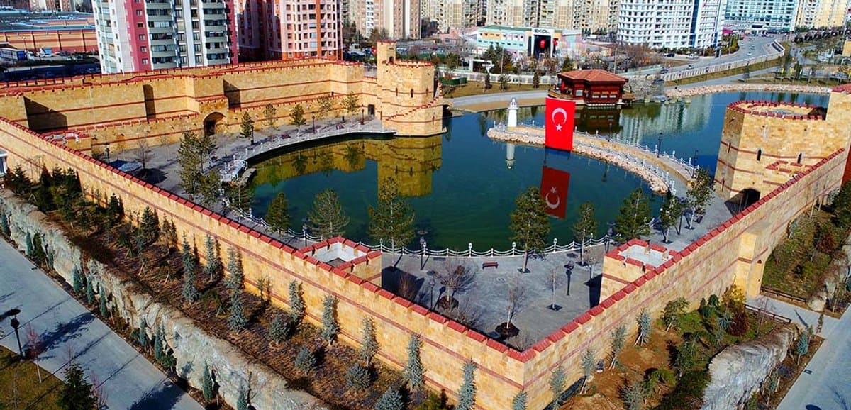 Konya'nın Tarihini Yaşatan Park Ziyaretçilerini Büyülüyor