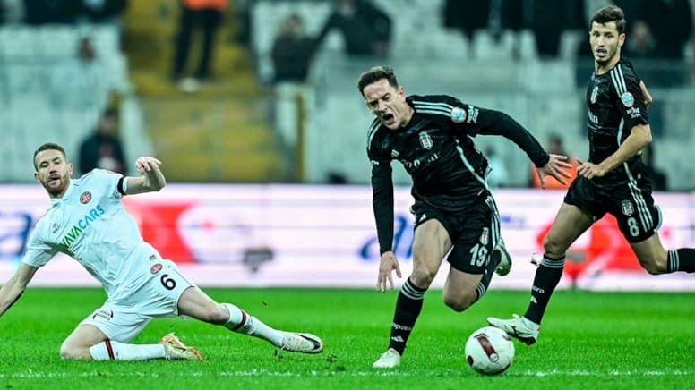 Konyasporlu Eski Futbolcu İçin Kötü Haber! Sezonu Kapattı