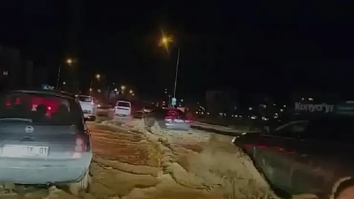 Konya’da Ana Boru Patladı: Evleri ve İş Yerlerini Su Bastı