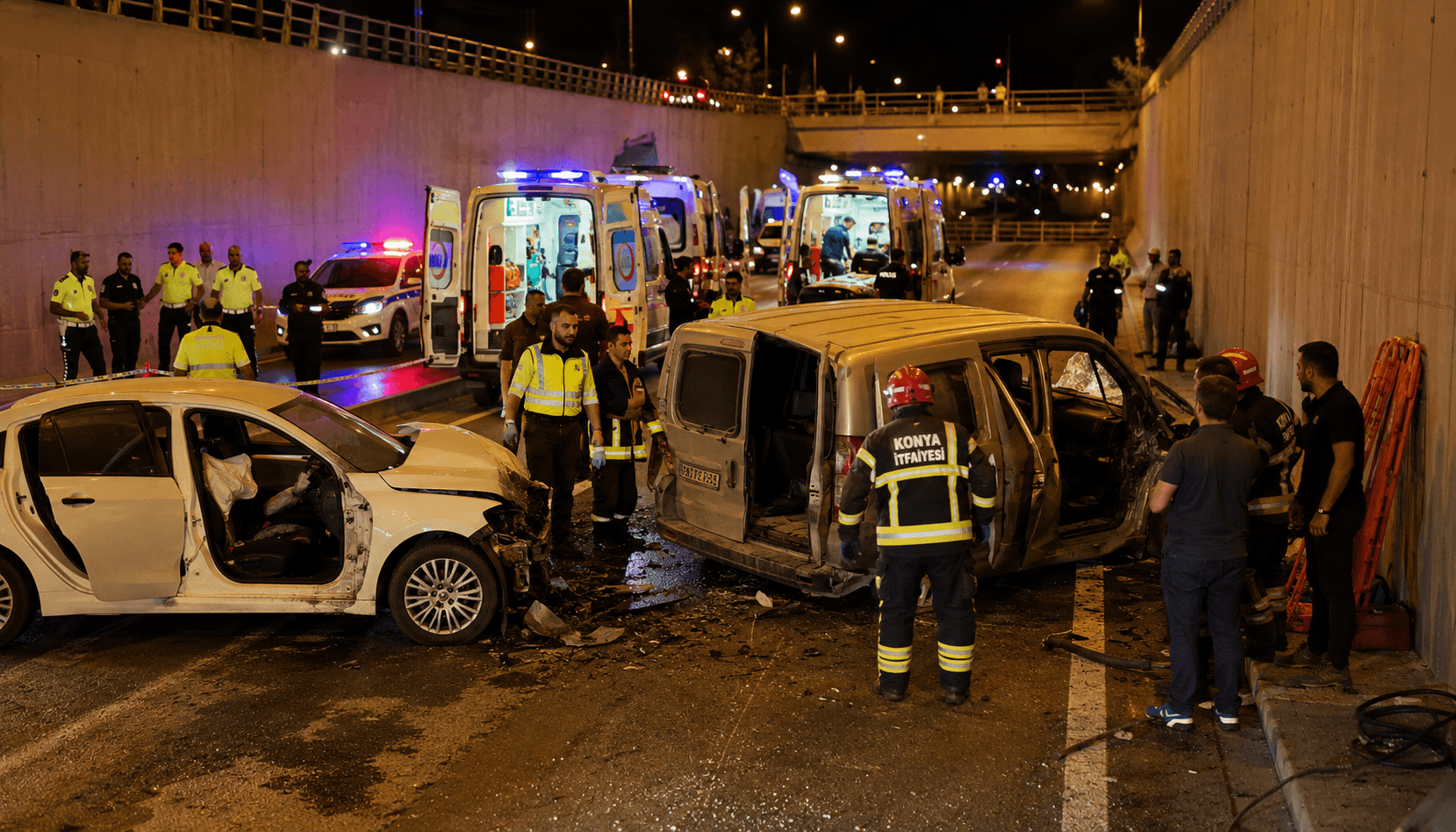 Konya'da Alt Geçitte Feci Kaza! 7 Yaralı, 1'inin Durumu Ağır