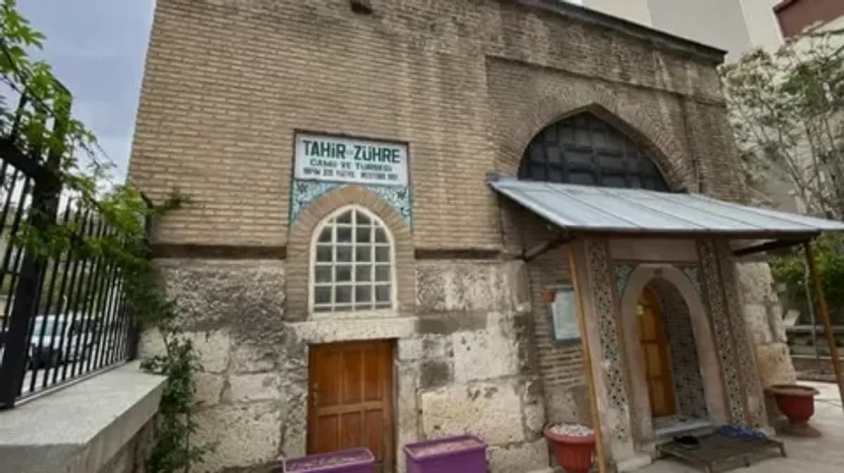Konya'da Aşkın İzleri: Tahir İle Zühre Türbesinin Hikâyesi
