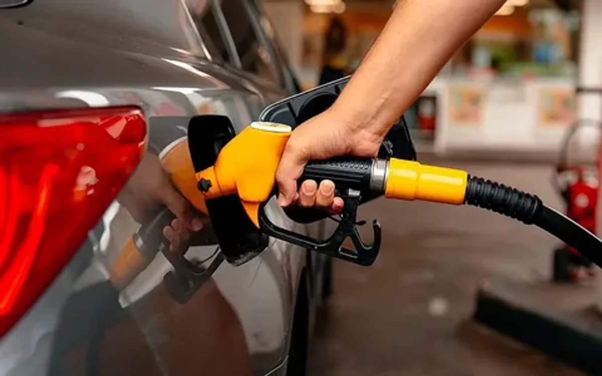 Petrol Fiyatları Düştü: Motorine Rekor İndirim Geliyor