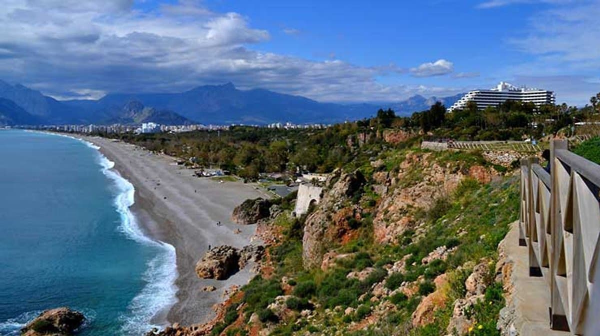 Antalya Konyaaltı İsminin Kökeni: Koyaltı mı Konya’nın Altı mı?