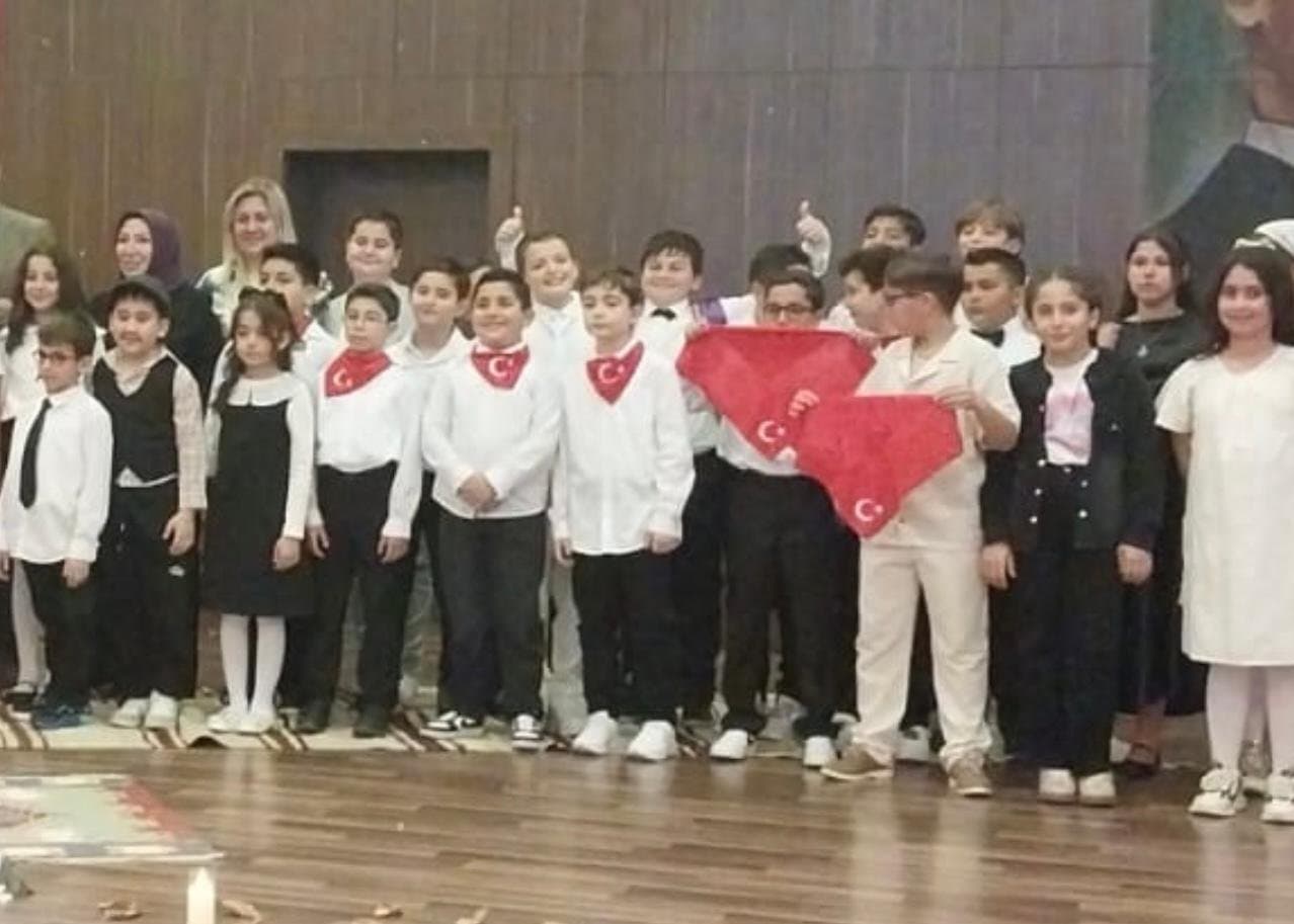 Konya’da Küçük Yüreklerden Şiir Ve Müzik Gecesi