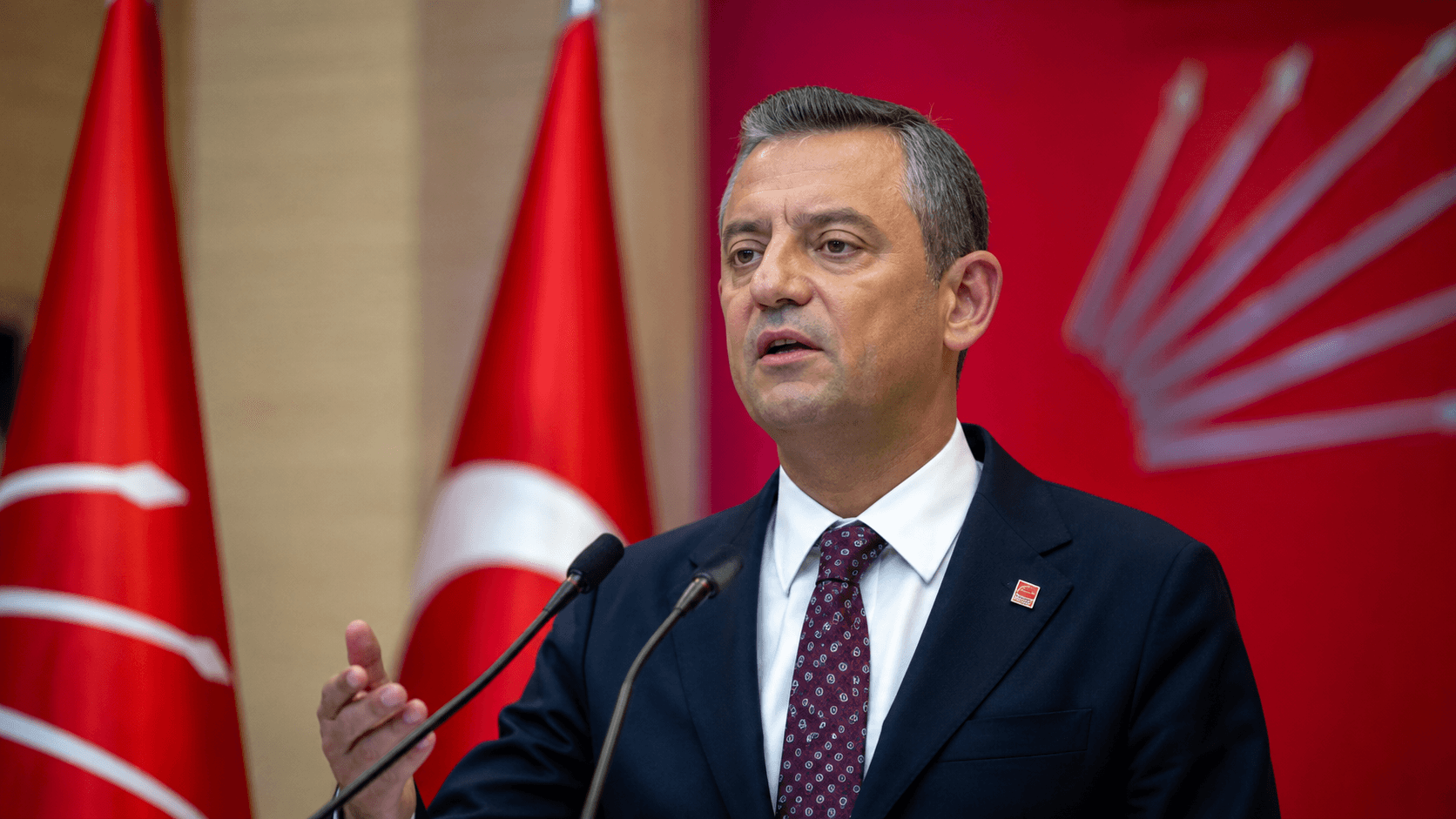 CHP’de Kurultay Hamlesi: İlk İmza Sabah Saatlerinde Geldi
