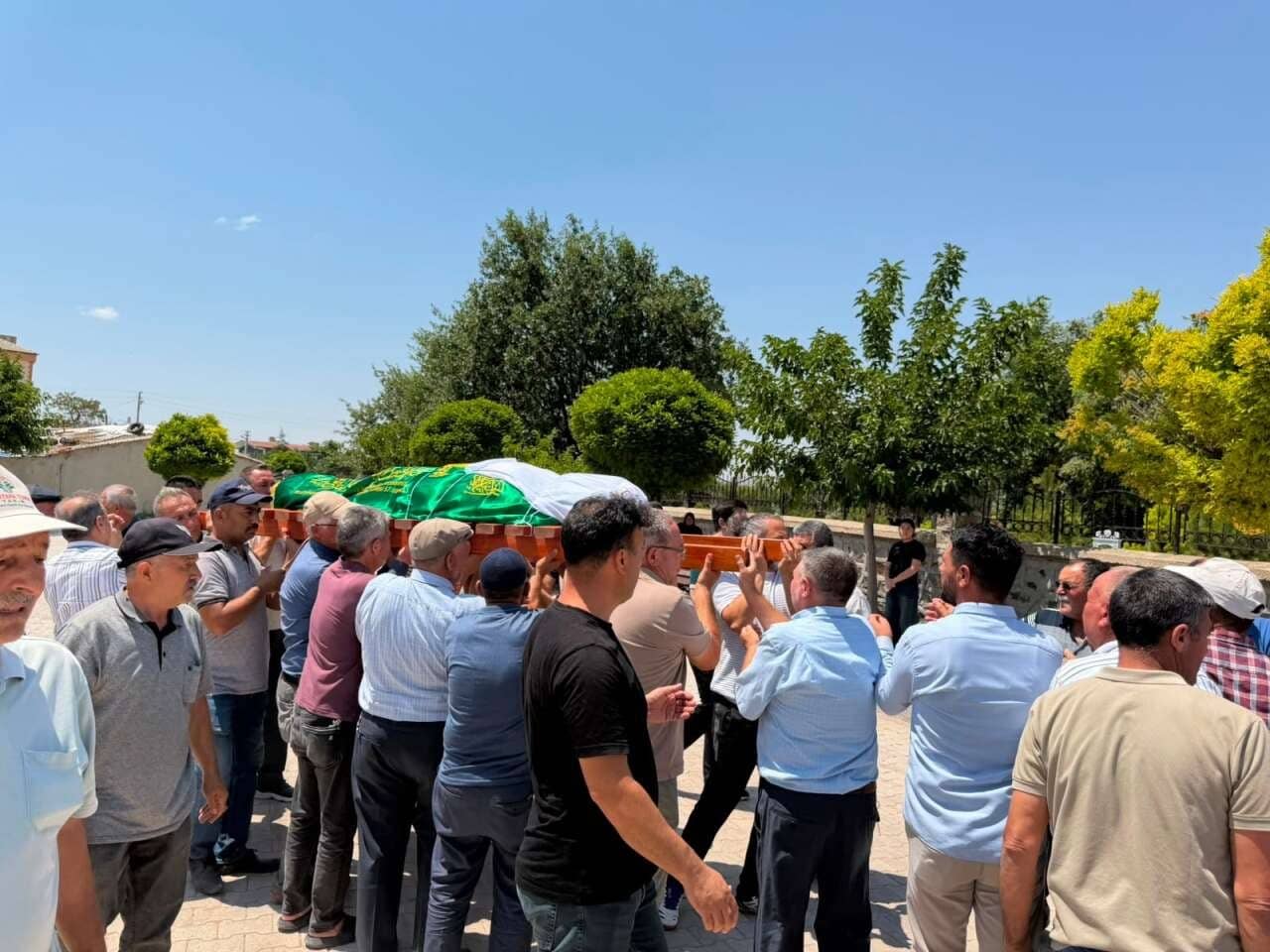 Konya'daki Çifte Cinayette Acı Veda! Anne Ve Kızı Defnedildi