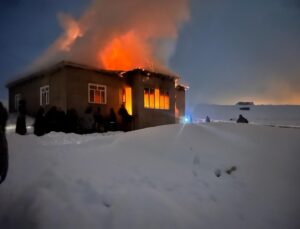 Van’da Yürek Yakan Ölüm! 6 Aylık Bebek Beşiğinde Yanarak Hayatını Kaybetti