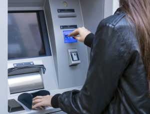 Dünya Çapında Yazılım Sorunu: ATM’lerde Büyük Aksamalar