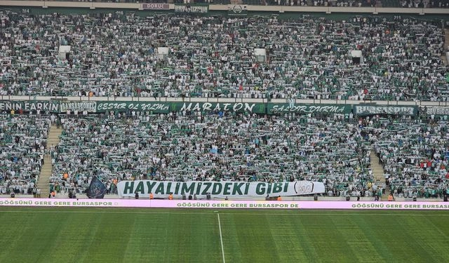 Bursaspor Taraftarı Tüm Ligleri Solladı! Şov Yapıyorlar