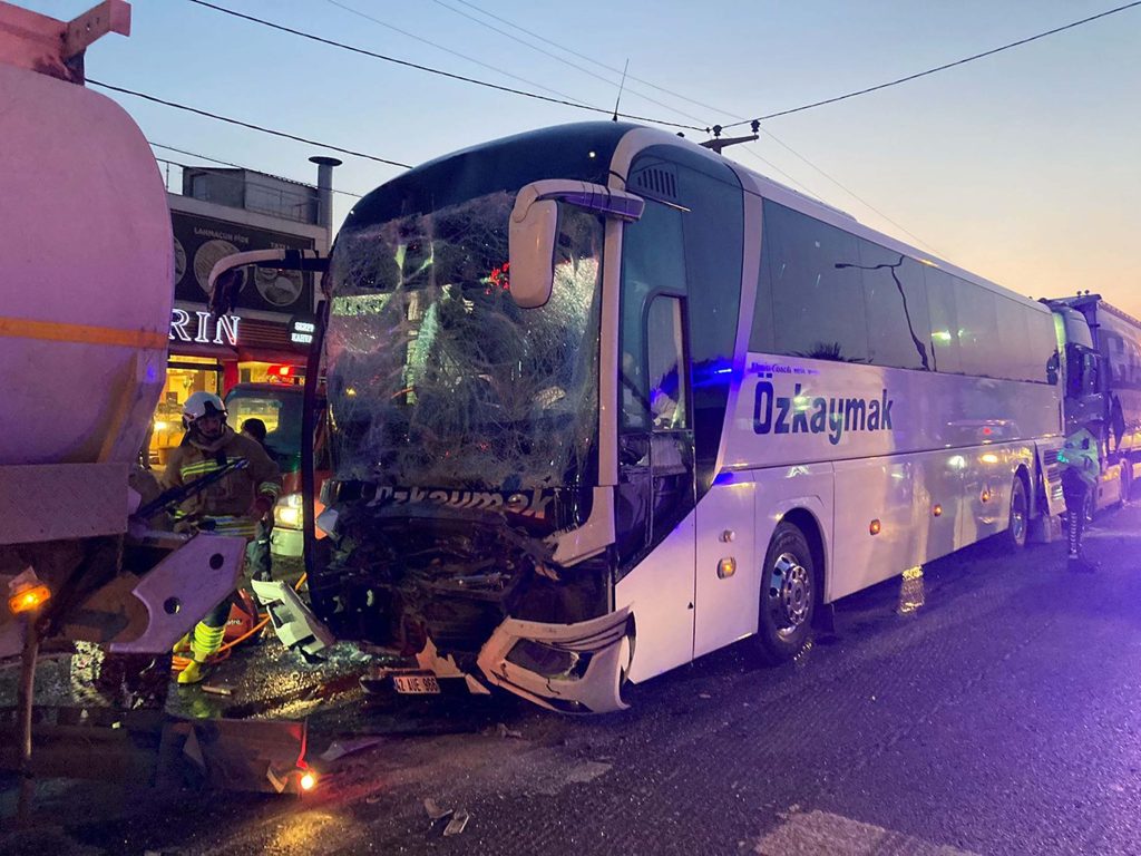 4 Araç Zincirleme Kazaya Karıştı: 1 ölü, 7 Yaralı