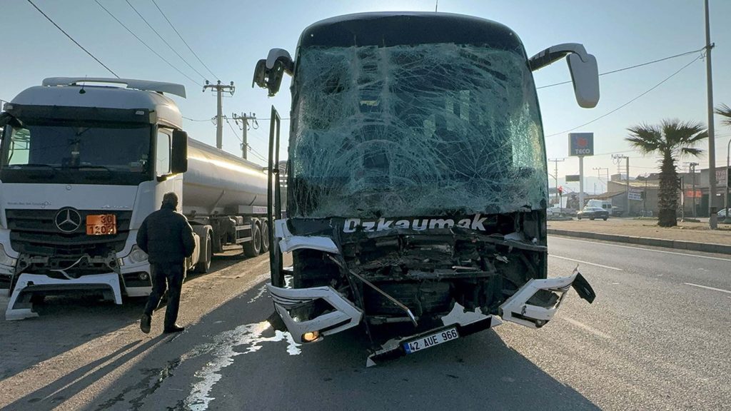 4 Araç Zincirleme Kazaya Karıştı: 1 ölü, 7 Yaralı