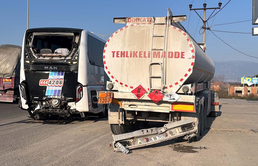 4 Araç Zincirleme Kazaya Karıştı: 1 ölü, 7 Yaralı