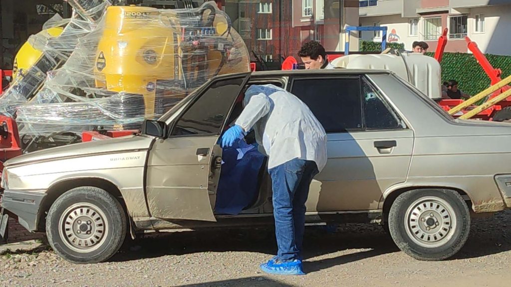 Otomobille Giderken Husumetlisinin Silahlı Saldırısında öld