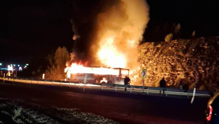 Konya’da Seyir Halindeki Yolcu Otobüsü Alev Alev Yandı!