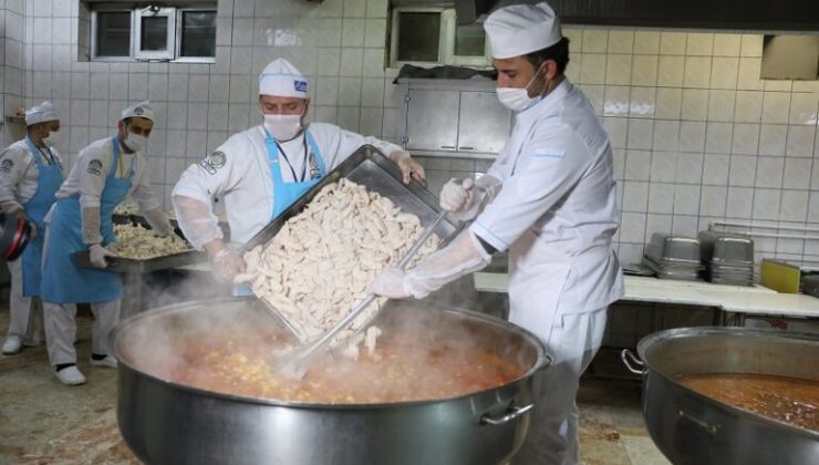 Konya’da Ramazan Bereketi: 5 Camide Ücretsiz İftar!